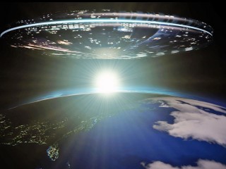 GettyImages-641681328-UFO-alien-space-spaceship-awesome-1120 (1)